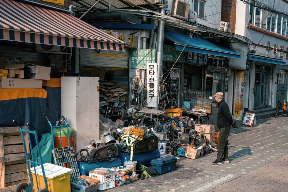 대형마트·온라인몰은 제외, 동네 소상공인 매장이 기본 사용처다.